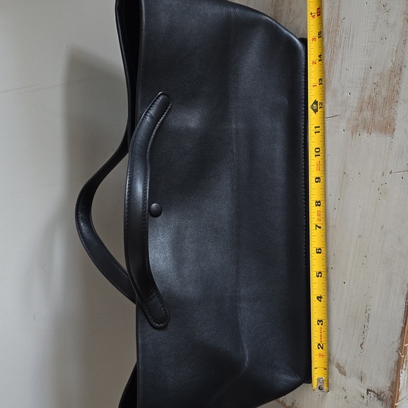 Minimalist Leather Shoulder Tote Bag - Picture 14 of 16